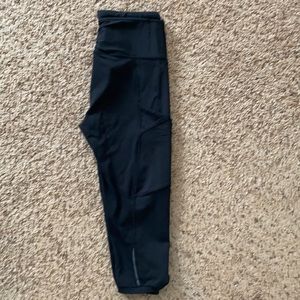 Lululemon crop leggings size 6